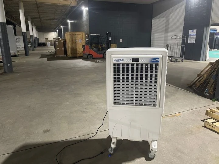 Enfriador Cool-a-Zone en un almacén